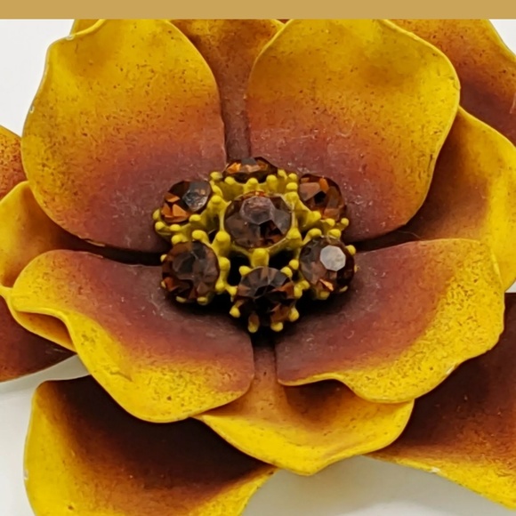 Vintage Enamel Metal Flower Brooch Pin Orange - Picture 2 of 4